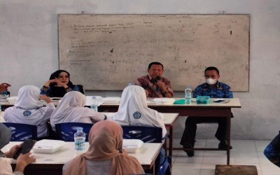 Bahas Penguatan Program Adiwiyata dan Perpanjangan Sekolah Adiwiyata,Pihak SMP Negeri 5 Makassar Gelar Pertemuan Rutin dengan Guru-Guru,Perwakilan OSIS Serta Perwakilan Komite Sekolah